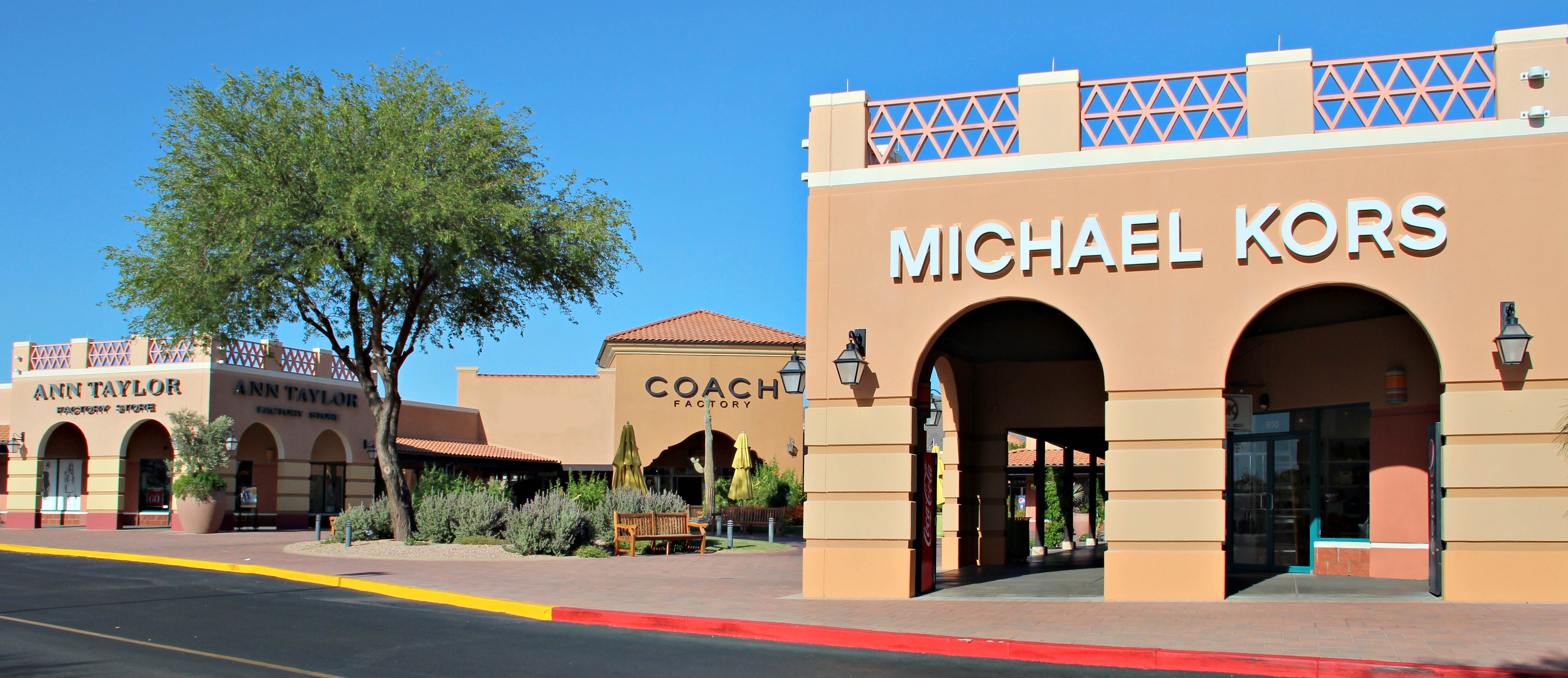 Phoenix Premium Outlets is one of the best places to shop in Phoenix