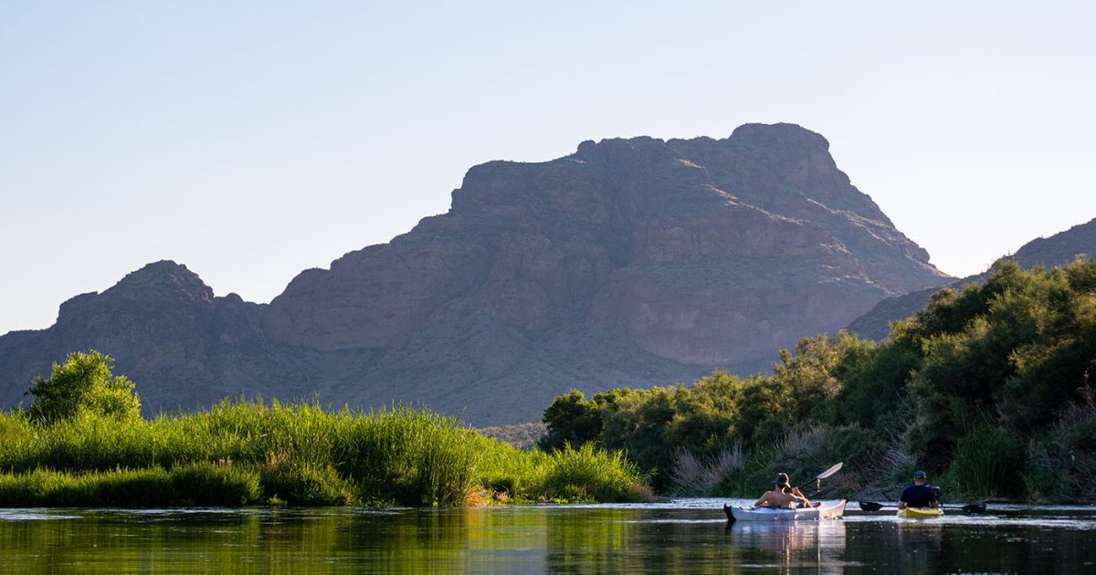 https://www.visitarizona.com/imager/s3_us-west-1_amazonaws_com/aot-2020/images/Main-Images/Lower-Salt-River-Kayaking_An-Pham_main_ac7b7e5a97b5eeaabf6ef55ec28f853b.jpg